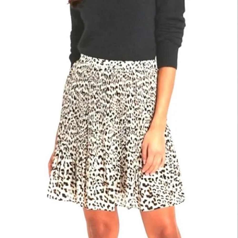 Banana Republic Black and White Skater Skirt Knee-Length